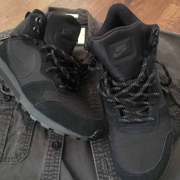 Nike Other - Nike MD Runner Mid Premium Mens 11
